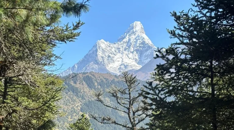 Mount Ama Dablam en route EBC