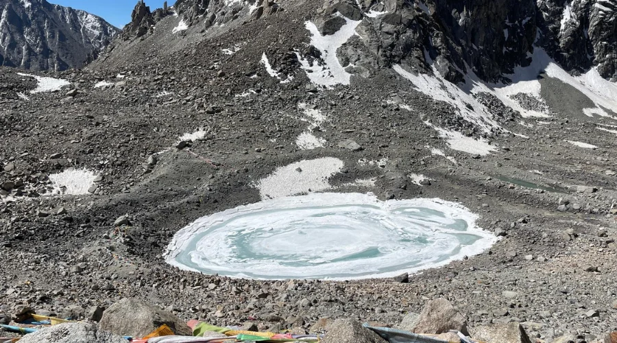 Sacred Kunda at kailash Mansarovar Yatra