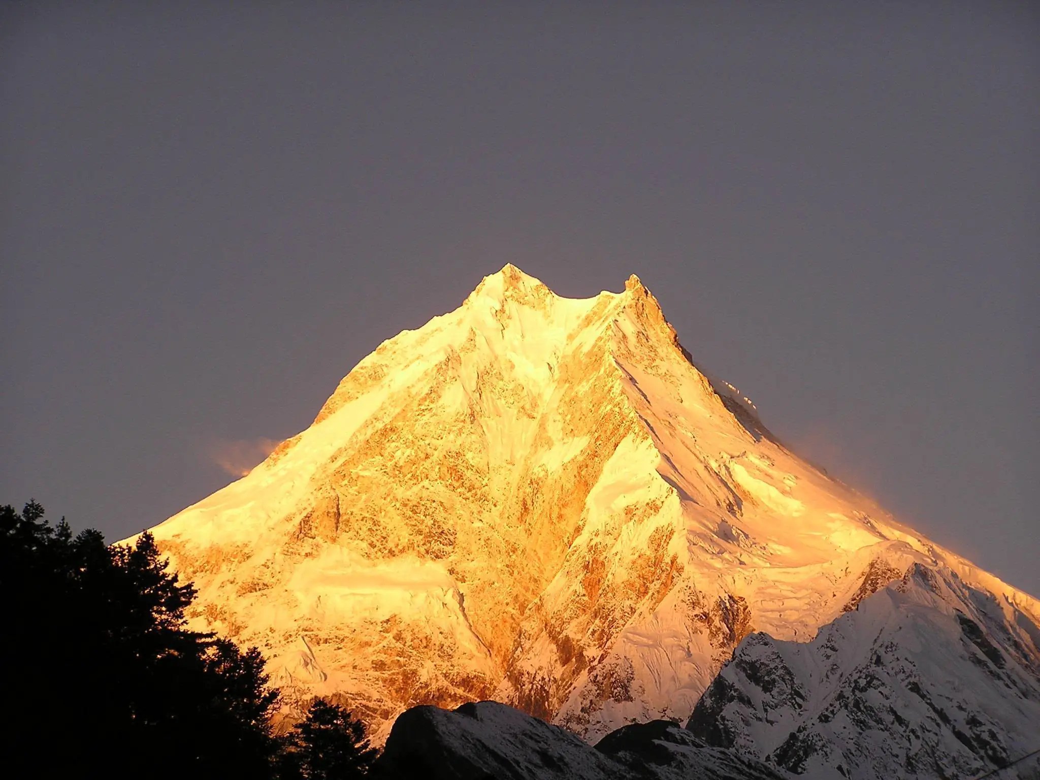 Himalayan Trekking and Tours (P) Ltd | Annapurna Base Camp Trek vs. Everest Base Camp Trek: A Comparison
