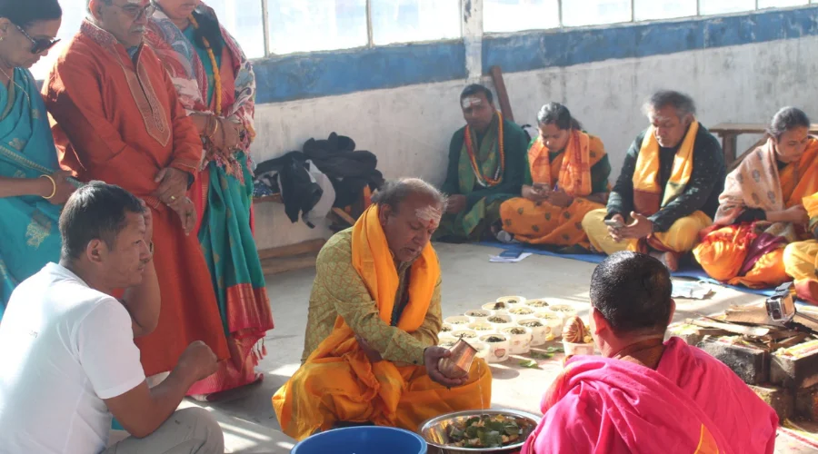 Pilgrims doing Puja at Kailash Mansarovar