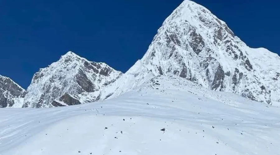 Everest's daughter, Mount Pumori seen from Gorakshep