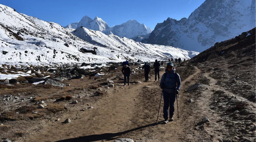 Trekkers on the way to Gorakshep