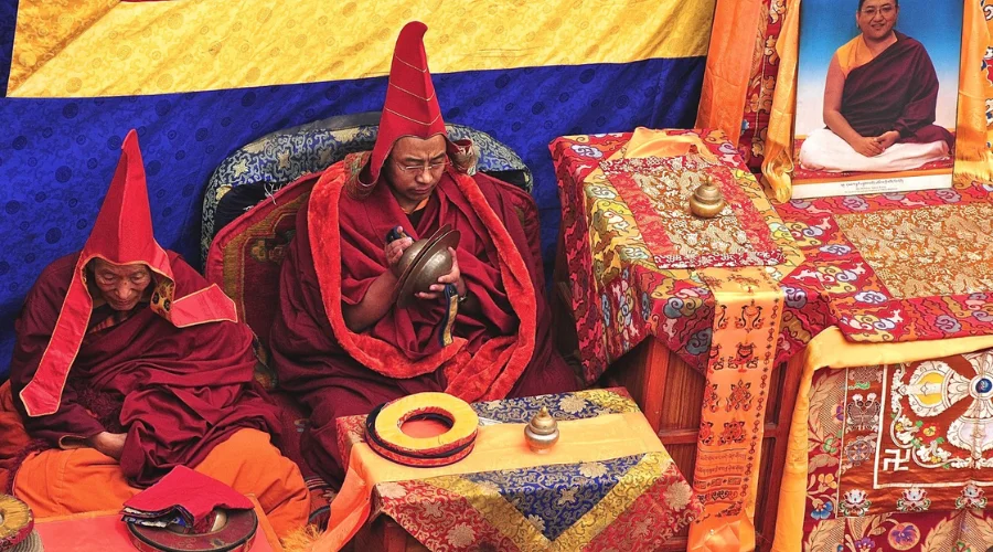 Saga Dawa Festival 2026: Date, Meaning, and Importance for Kailash Yatra 1 Buddhist monks doing the chanting during festival